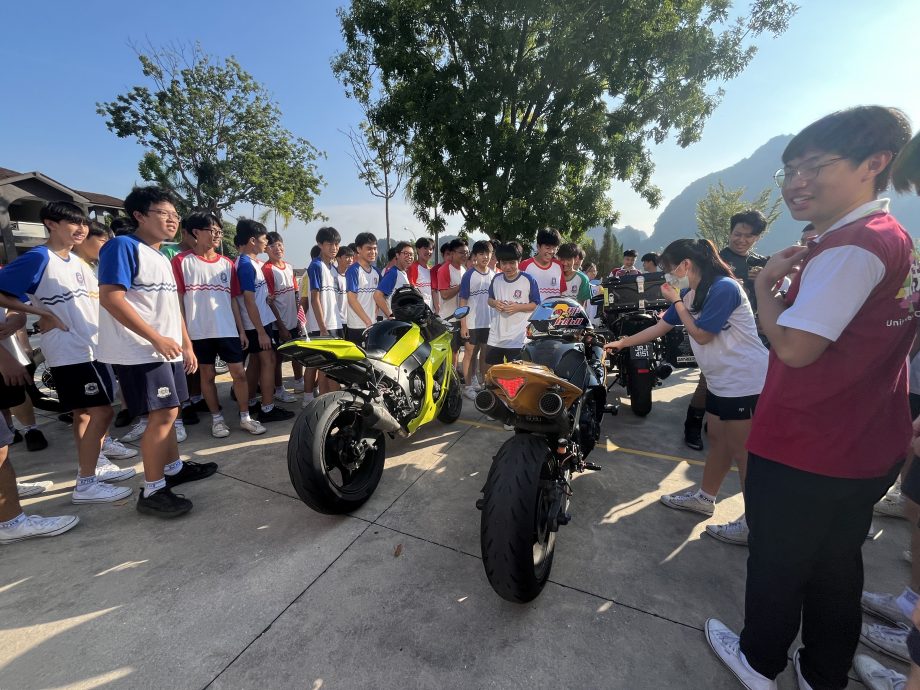 陳德傑：團結華中獨中 46重型機車到華校送月餅