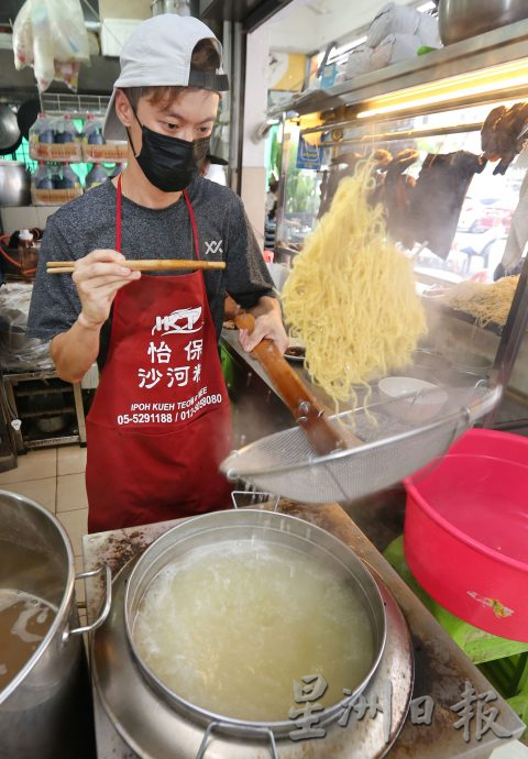 霹／版头／【人气美食】／万里望豪仔烧腊云吞面 烧腊三宝火候调味到位