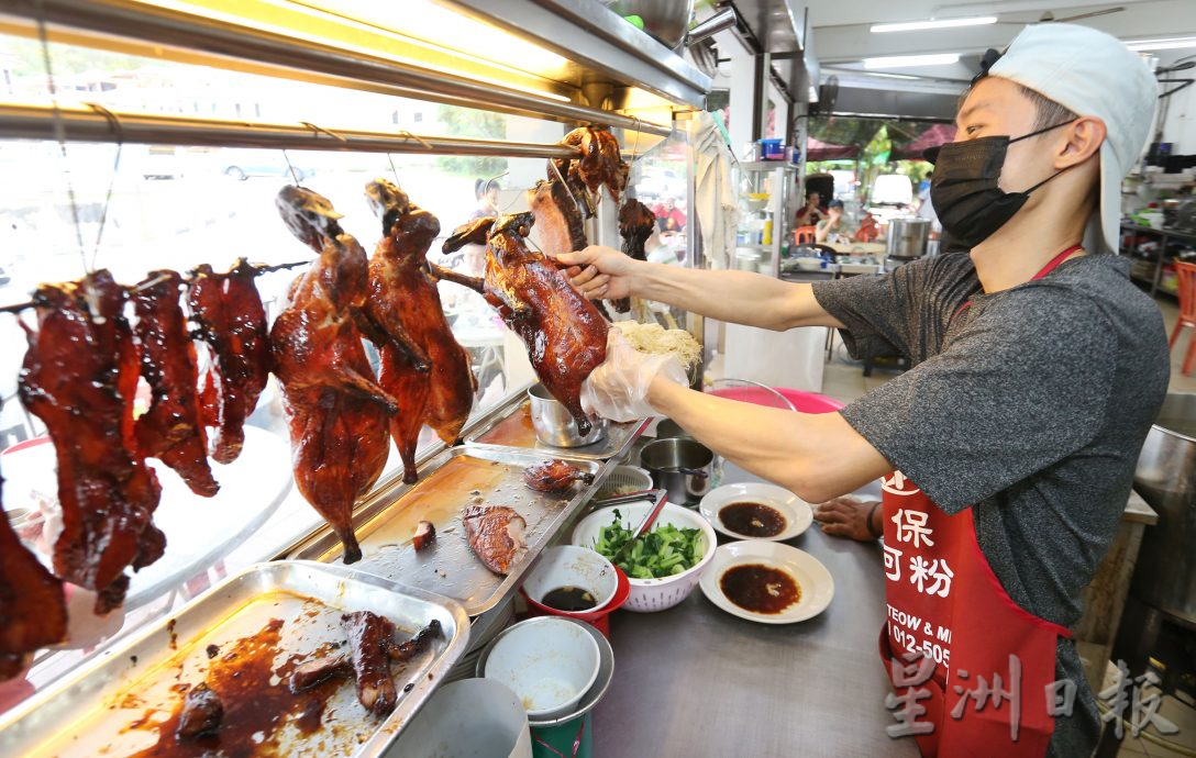 霹／版头／【人气美食】／万里望豪仔烧腊云吞面 烧腊三宝火候调味到位