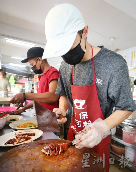 霹／版头／【人气美食】／万里望豪仔烧腊云吞面 烧腊三宝火候调味到位