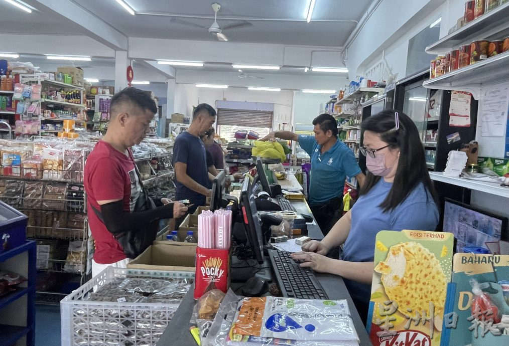 霹：封面主文／杂货店坚守位置  人情味独有魅力