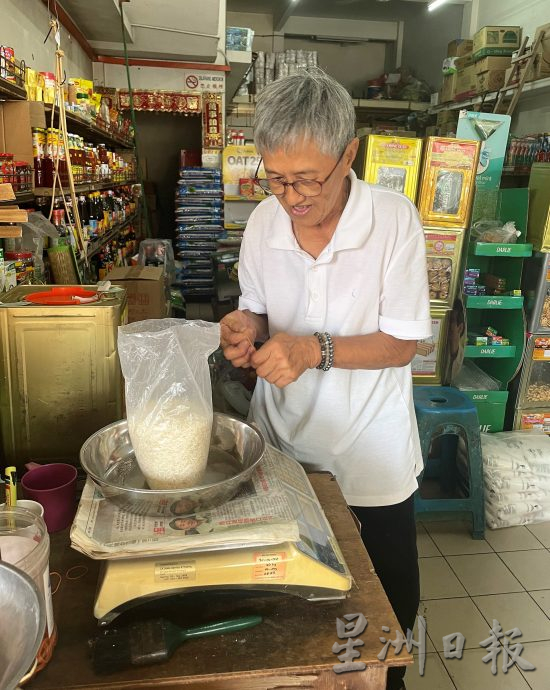 霹：封面主文／杂货店坚守位置  人情味独有魅力