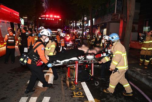 韩酒店恶火酿7死12伤！死者均南韩公民 住客跳气垫仍难逃死劫