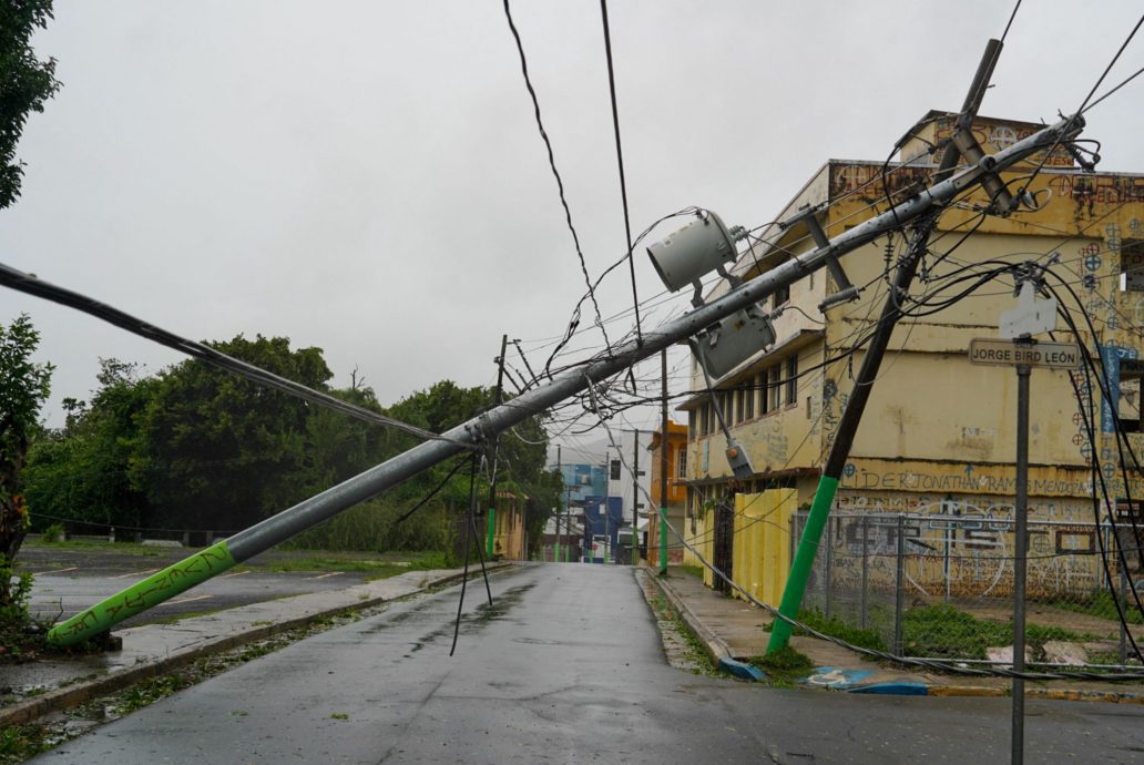 飓风厄尼斯托挟强风豪雨来袭 百慕达大规模停电