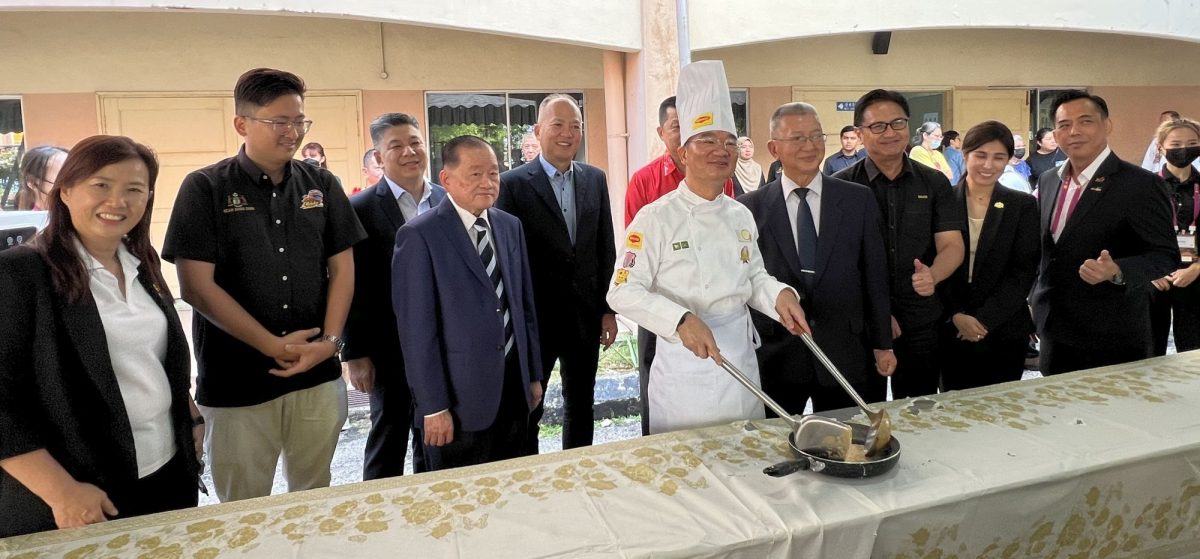 （全国版）张庆信吁餐饮业提升素质 为旅游年做准备迎客