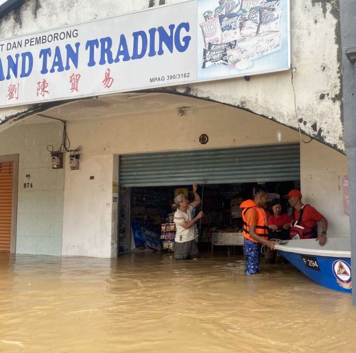 （古城封面主文）亚罗牙也县多个地区发生严重水灾