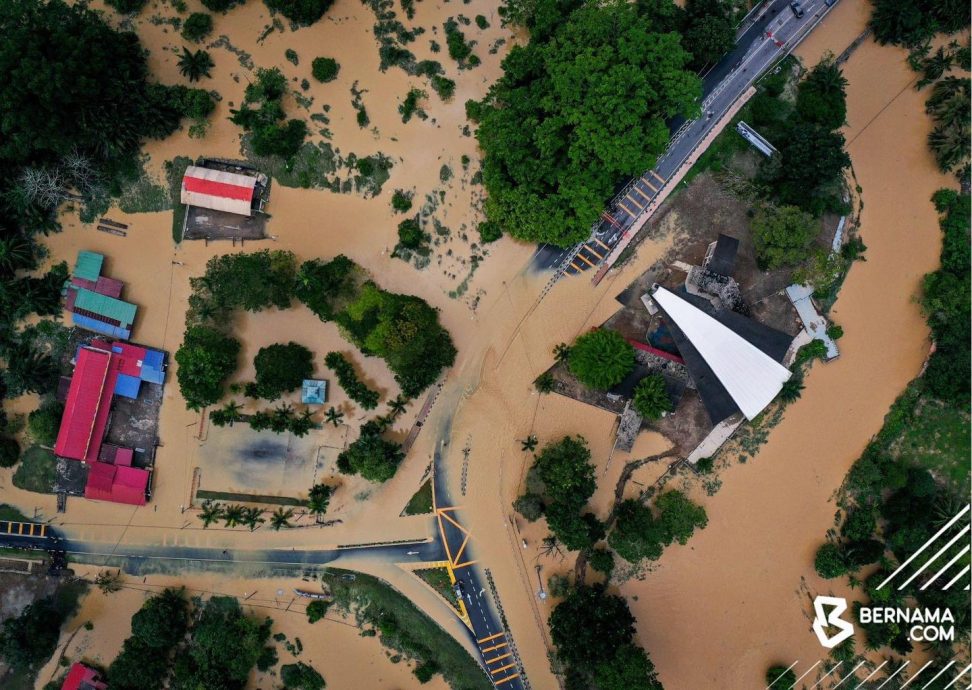 （古城封面主文）亚罗牙也县多个地区发生严重水灾