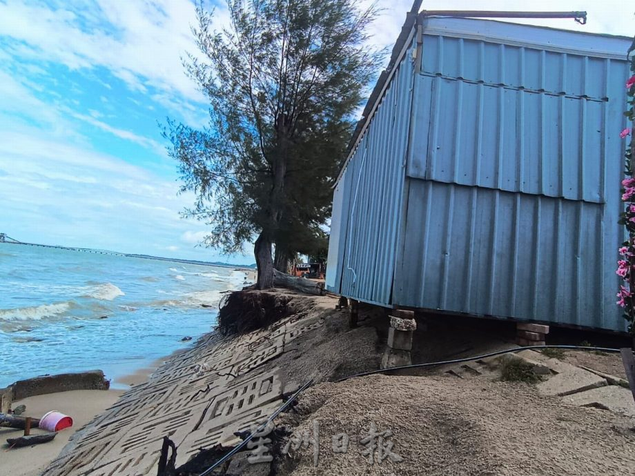 （古城封面主文）公主滩海蚀日益严重