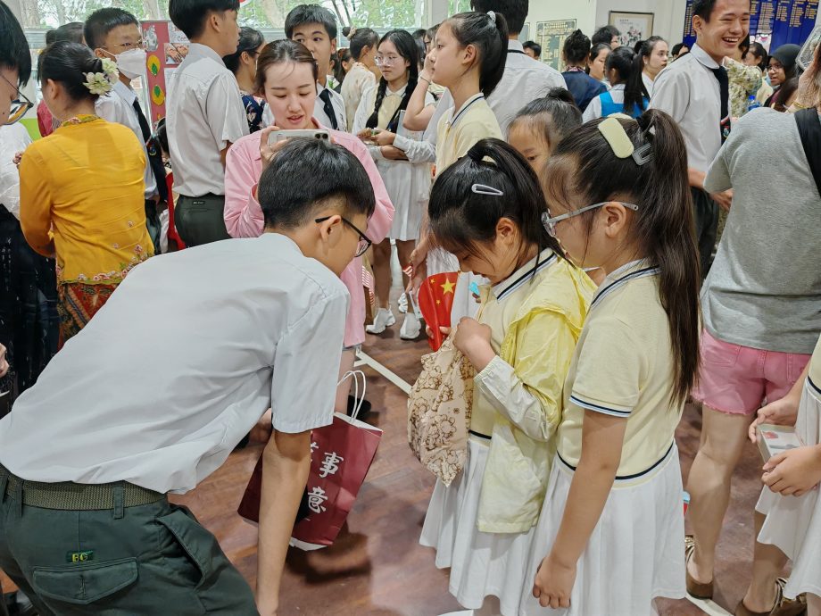 （古城版）百名中国学生访华中交流舞蹈，也认识我国传统游戏及文化