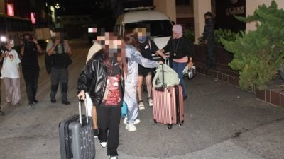 移民局酒店扫黄   捕9外籍女2看场男子