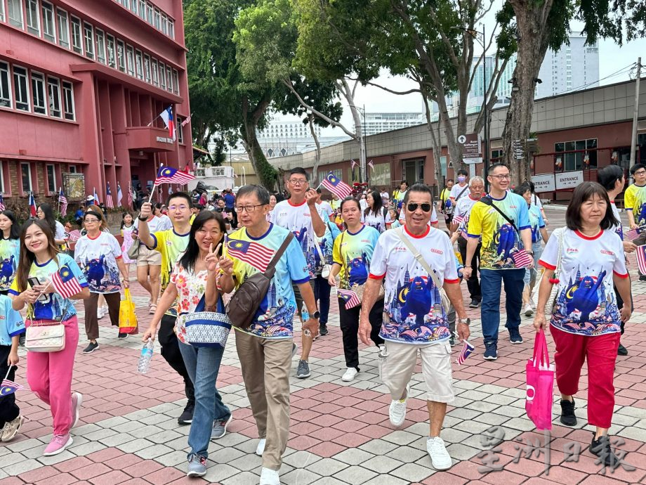 （古城第三版主文）国庆宝宝活动走出户外 参与者游古城及乘坐游船河