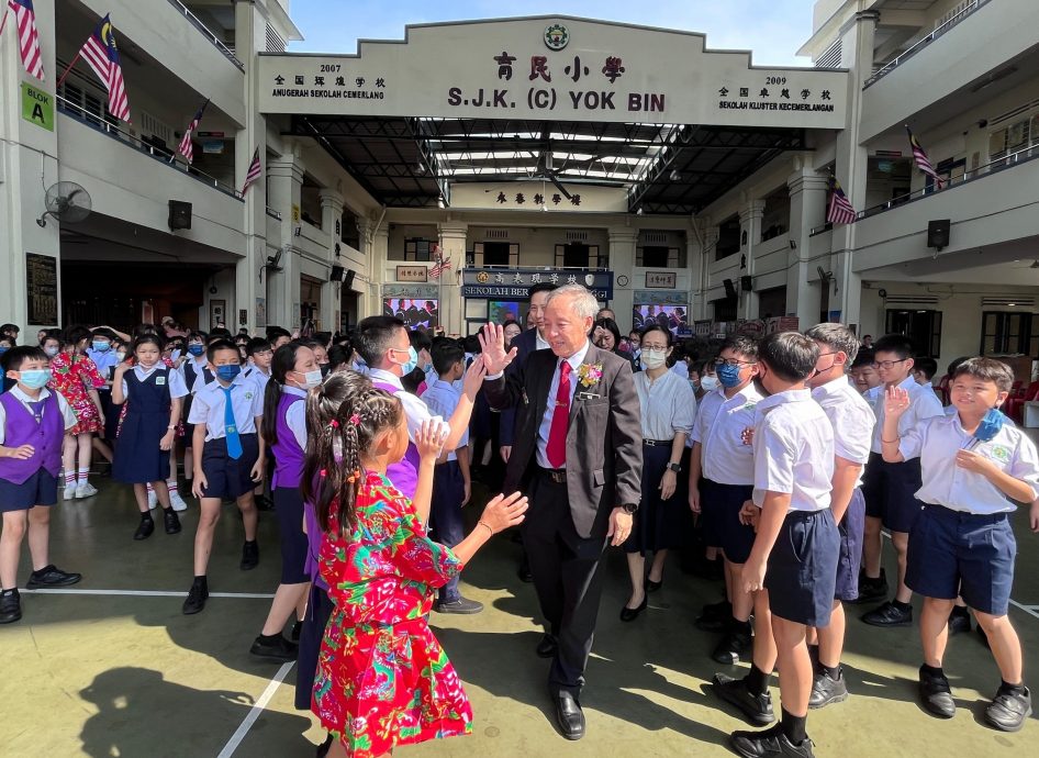 育民学校郑国华校长荣休会 