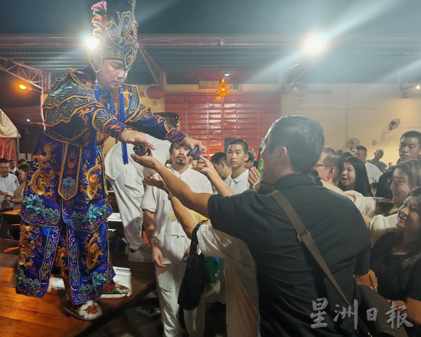 （大北馬）吉打默貢鬥母宮最大尊大士爺迴鑾旺西南方，龍袍突破469件。