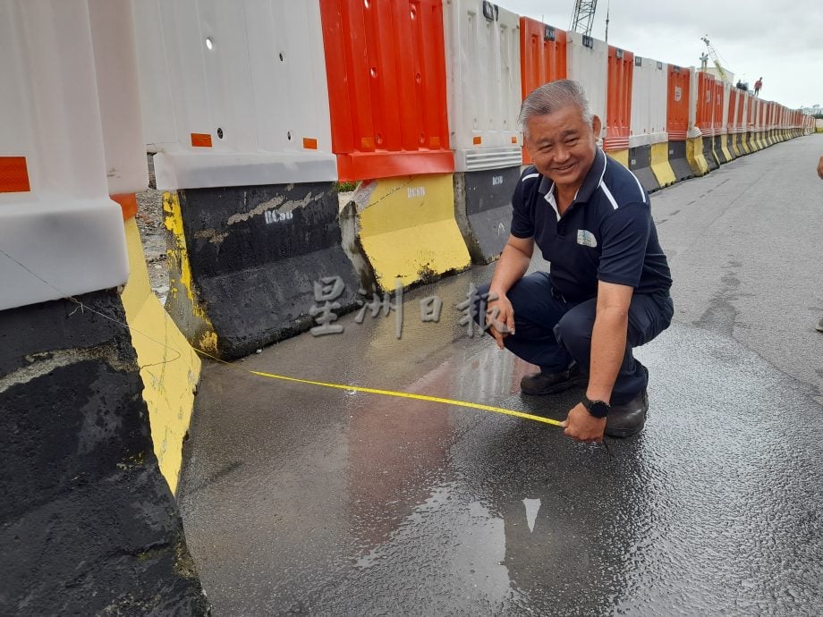 （大北马）太子路过港桥施工逾一年影响生意，近日又发生地陷，商家叫苦连天！