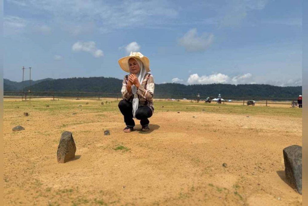 （大北馬）柏魯湖乾涸導致古墓重見天日，300人後裔村民集聚祈福