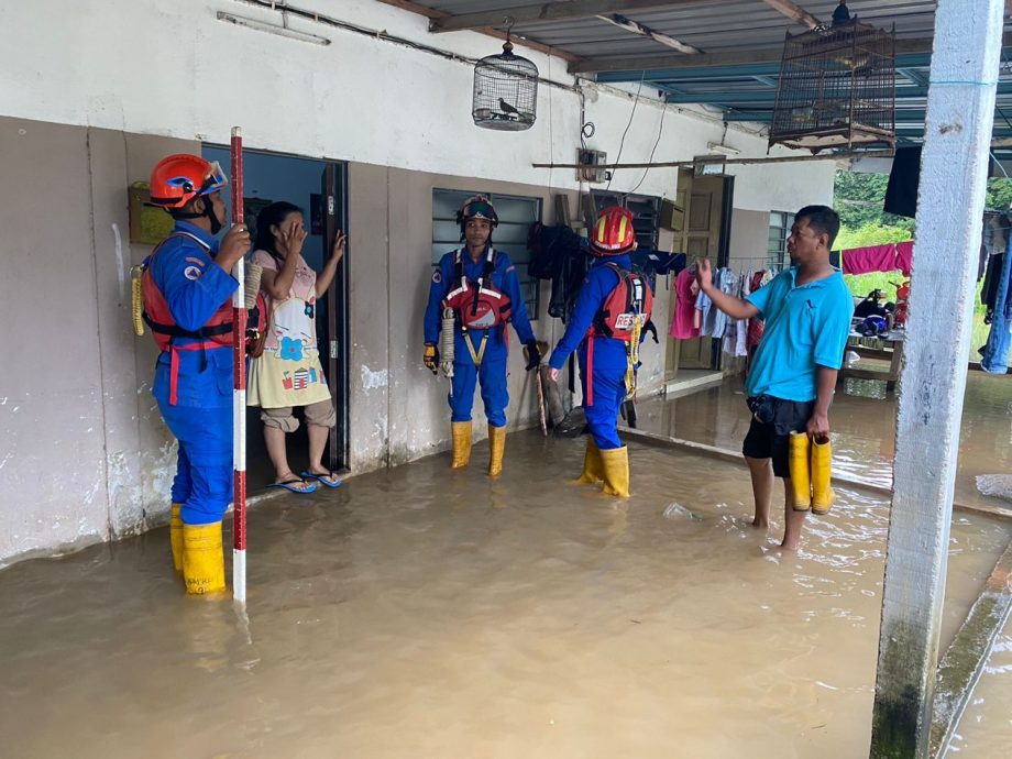 （大北马）连日大雨致河水高涨  古邦巴素低洼甘榜闪淹  /主