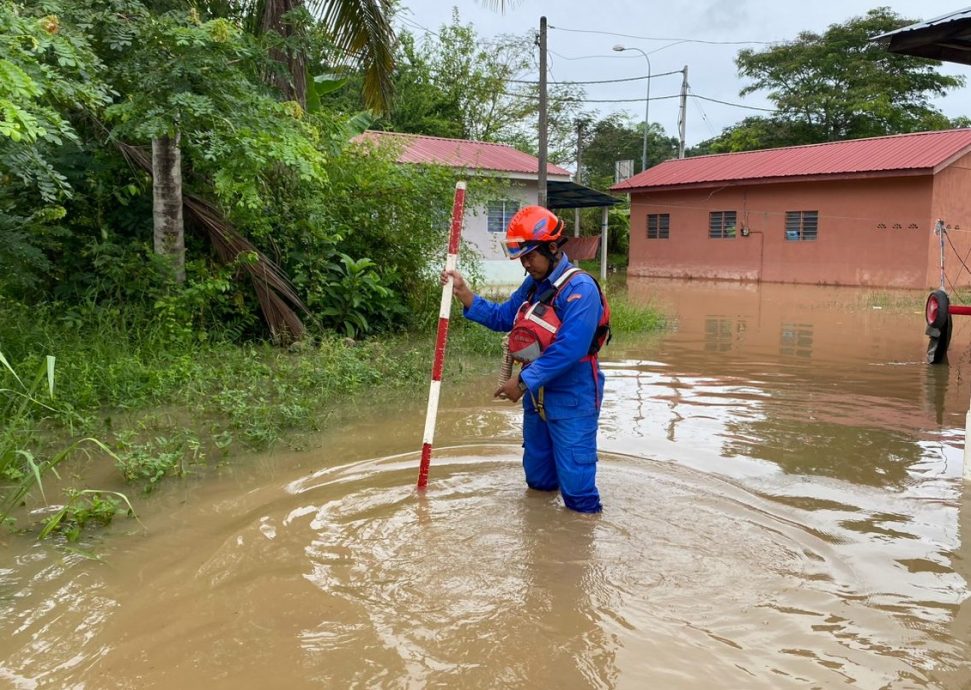 （大北马）连日大雨致河水高涨  古邦巴素低洼甘榜闪淹  /主