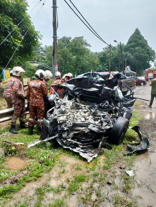 （已簽發）柔：汽車疑失控闖反向車道撞羅裡   46歲教師當場斃命