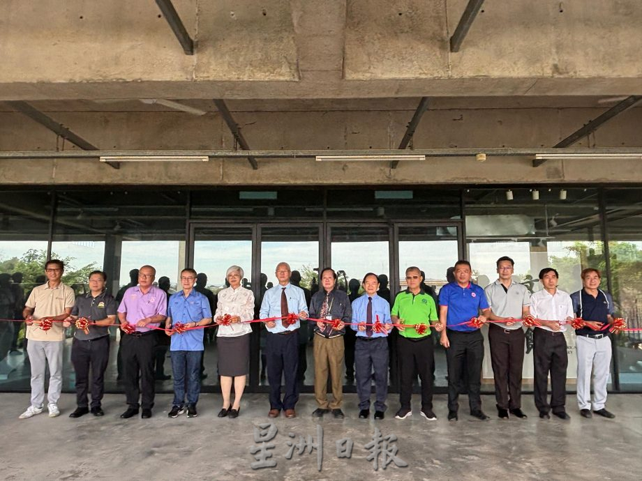 （已簽發）柔：**版三配文**華仁中學文史館開幕，展出創校84年曆史點滴