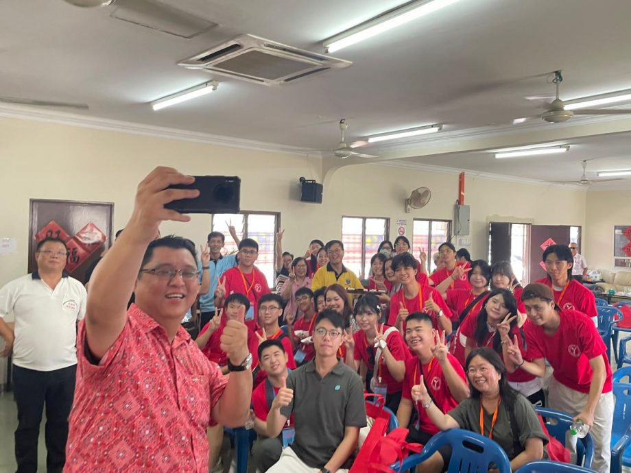 （早报可头）大都会/黎正兴带香港青年参观光前村