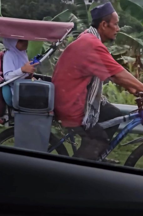 （配合報紙，留明天再上網）暖勢力|騎車送女受教育感動全網 窮困慈父獲贈全新摩托