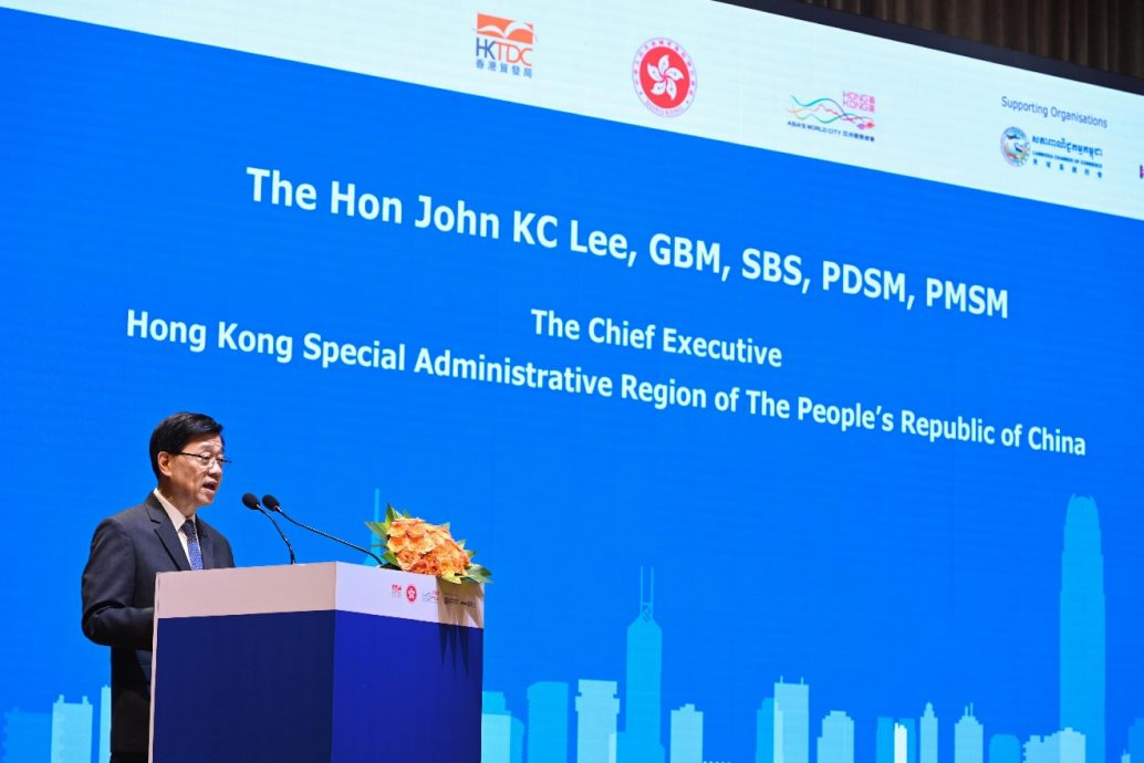 Mr Lee speaks at a business luncheon in Cambodia co-organised by the Hong Kong Economic and Trade Office in Bangkok and the Hong Kong Trade Development Council.