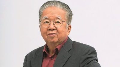 名人傳記珍藏系列．長兄顧家 放棄夢想．翁嶽春 再窮不能窮教育