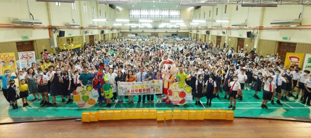 p2 霹／版头／“均衡营养从早餐开始” 育才华小学生乐中学