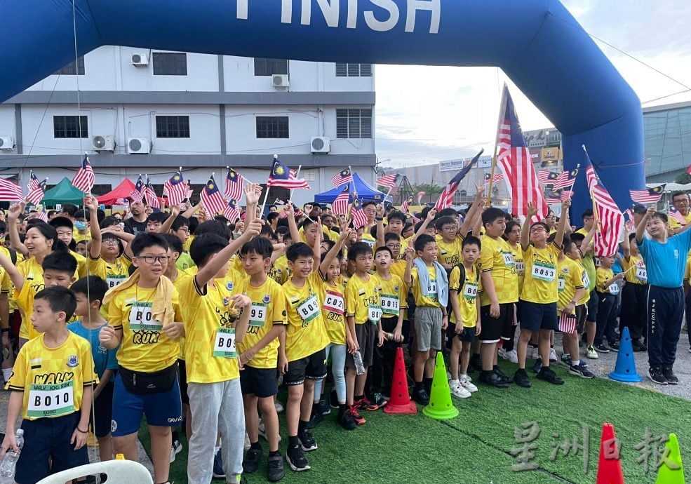 Walk, Jog, Run Towards 100欢乐跑 三德华小600师生家长参与