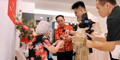 Male chaperone in modern-day Chinese weddings