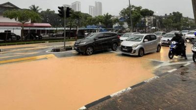 视频 | 相隔4天 峇央峇鲁道路再因暴雨积水