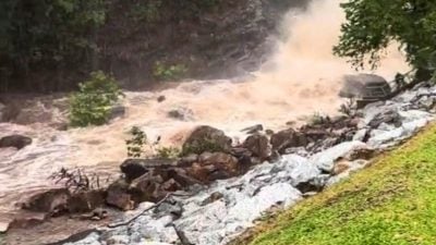 長命雨致2瀑布爆發山洪 鉛縣4村莊40房屋受災