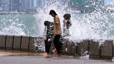 驚濤駭浪要小心 海上活動 先查天氣預報