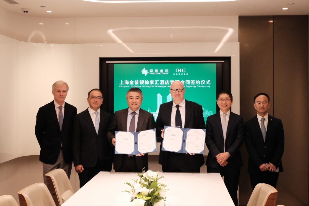 (From left to right) Mr. Symon Bridle, Consultant – Hotel, Hang Lung Properties; Mr. Derek Pang, Senior Director – Mainland Business Operation, Hang Lung Properties; Mr. Weber Lo, Chief Executive Officer of Hang Lung Group; Mr. Daniel Aylmer, Chief Executive Officer of IHG Greater China; Mr. Kent Sun, Chief Development Officer of IHG Greater China; and Mr. Peter Zhou, Vice President of IHG Greater China at the signing ceremony for Kimpton Xujiahui Shanghai