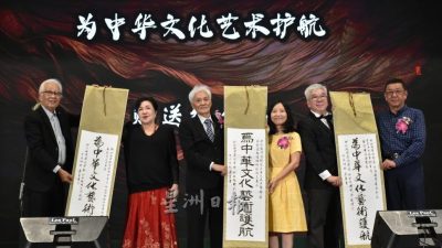 陈超耀：为中华文化艺术护航  房晓青作品颂赞家国