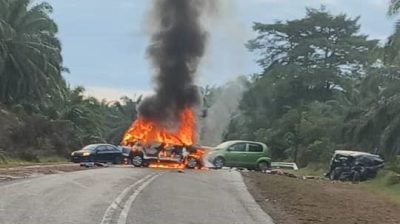 3車連環撞釀火燒車 再添1亡魂共3死