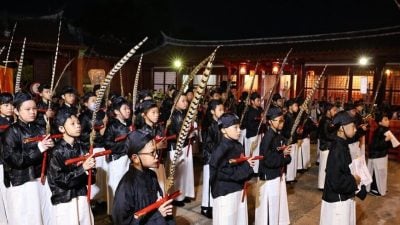 台南孔庙晨曦中祭孔 小学生跳六佾舞场面肃穆