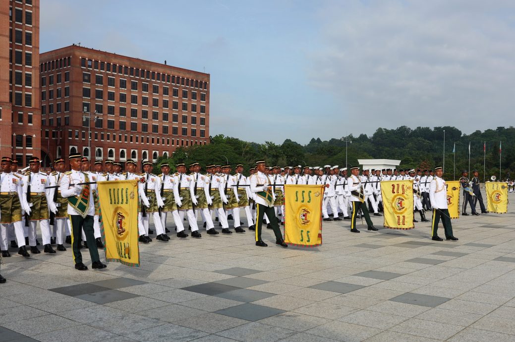 ​5軍機掛旗高空致敬 元首伉儷檢閱軍旗