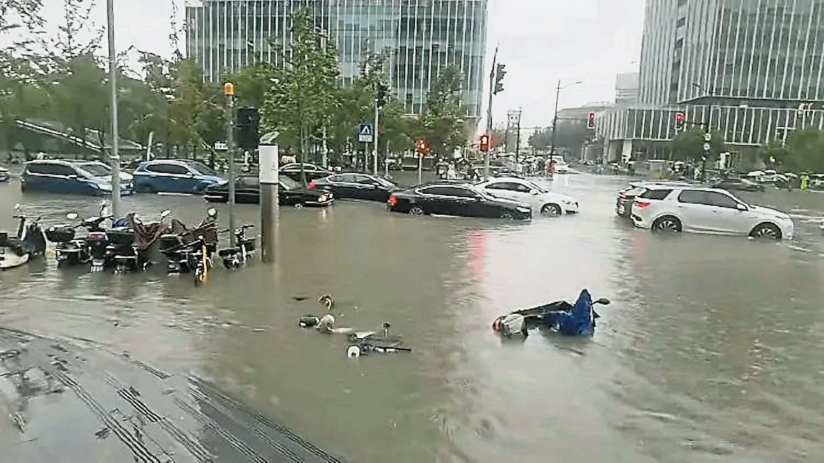 “普拉桑”夹暴雨带龙卷风  上海强降雨 市区淹水