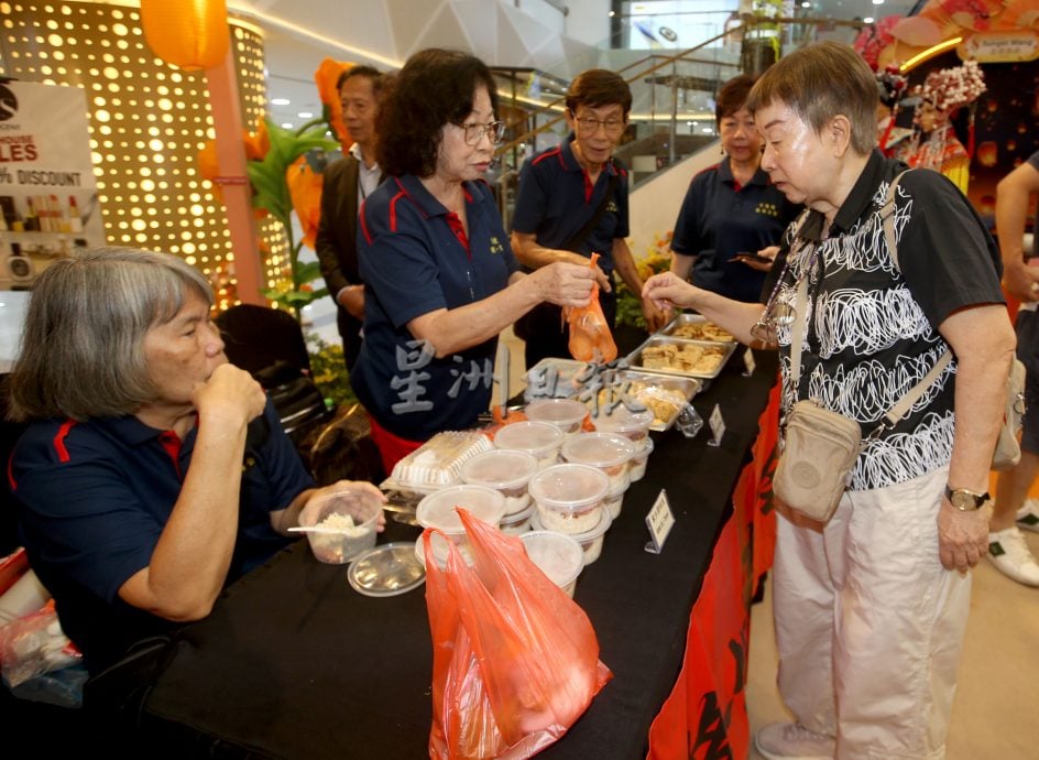 “粤剧曲艺文化交流展览会”开幕礼