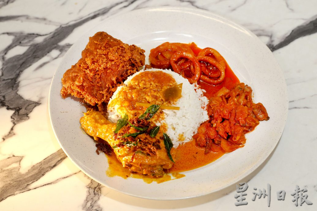 【人气美食】｜香茅炸鸡高人气 香料仁当鸡饭惹味十足