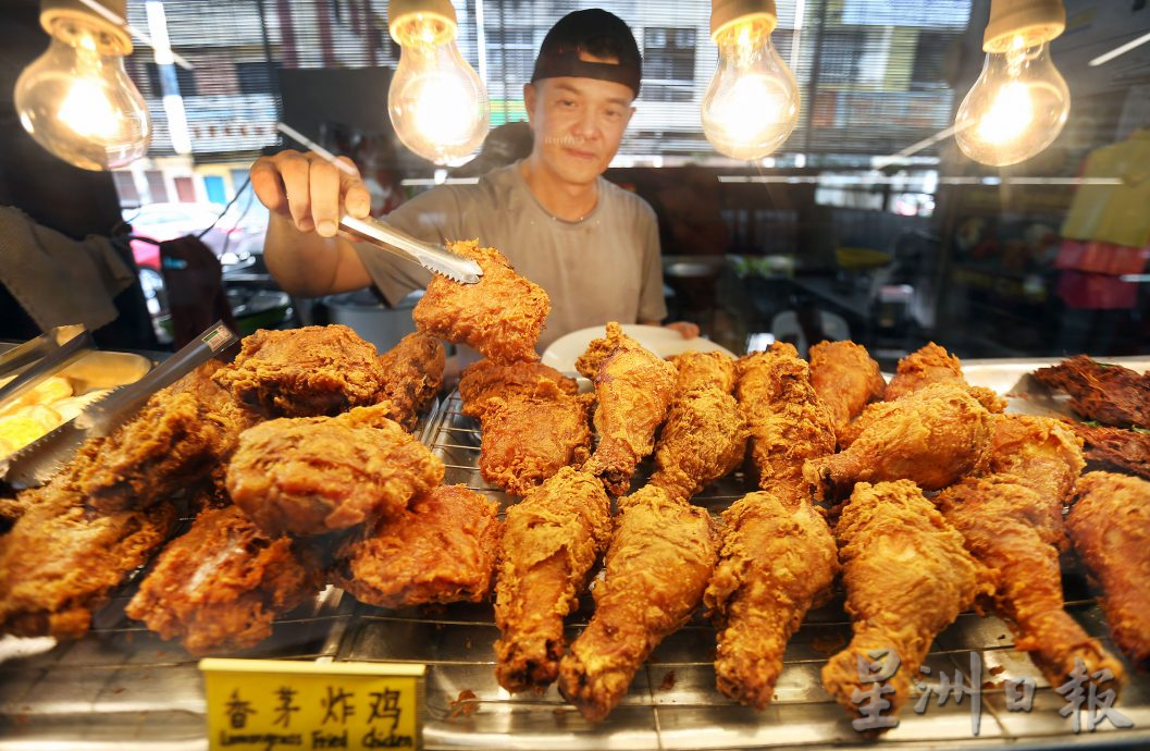 【人气美食】｜香茅炸鸡高人气 香料仁当鸡饭惹味十足