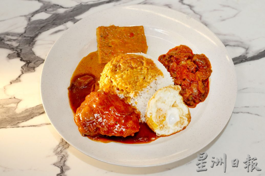 【人气美食】｜香茅炸鸡高人气 香料仁当鸡饭惹味十足