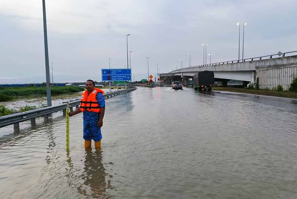 下霹峇眼拿督漲潮多區水災 安順4道路交通一度中斷