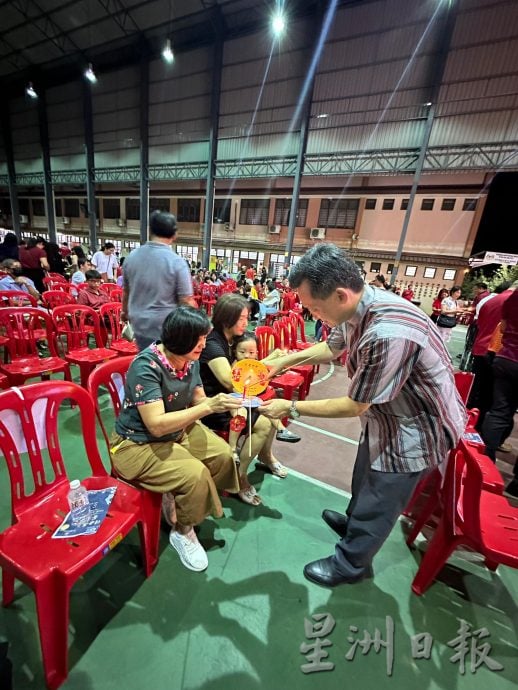 东华小学中秋晚会 超过2000人次响应