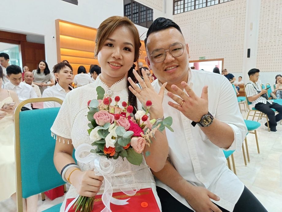 东次文：月圆人团聚 13对新人彭佛教会集体婚姻注册