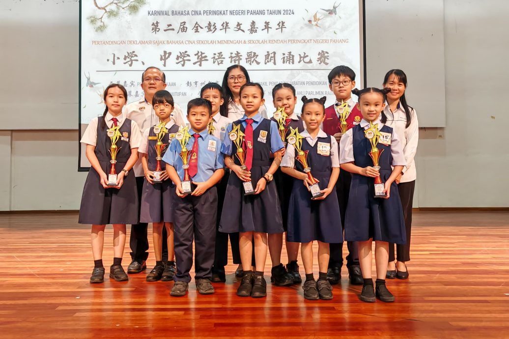 东：全彭中小学华文嘉年华 关丹县荣夺全场总冠军