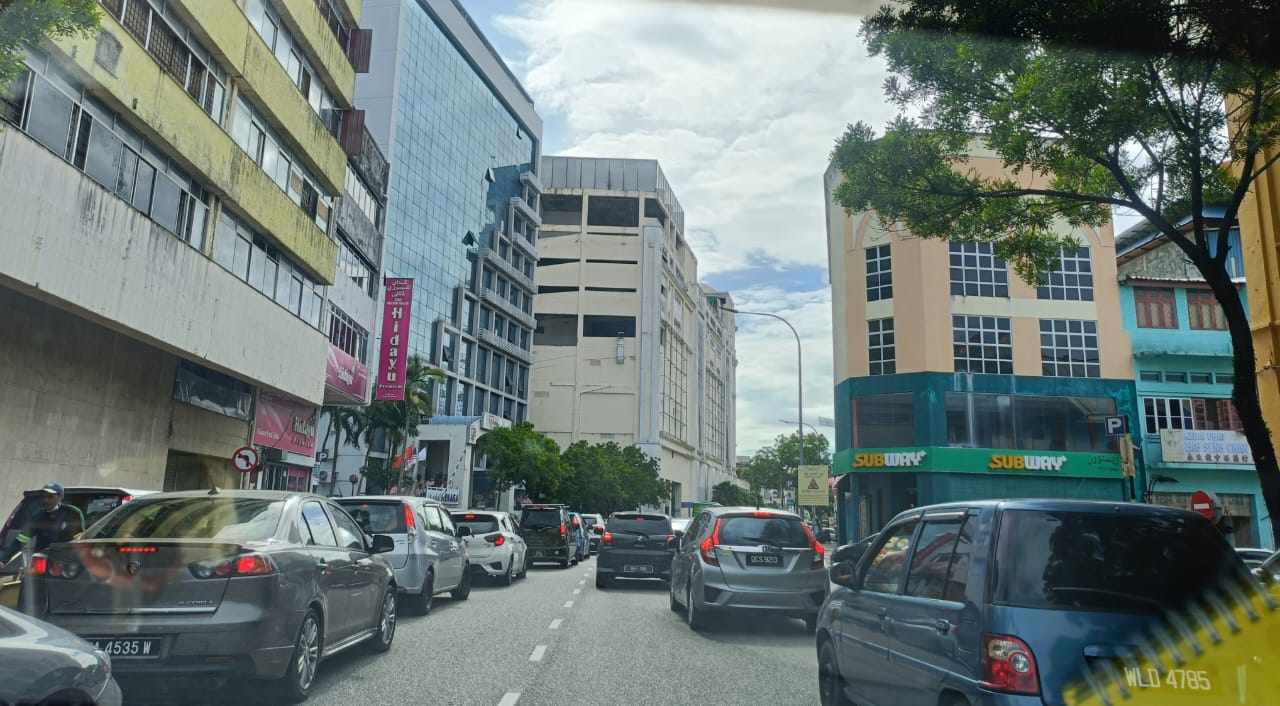 東：又陷大塞車！自駕車主昨天中午12時從吉隆坡出發回鄉，今日凌晨3時才抵達哥市，歷時13小時！