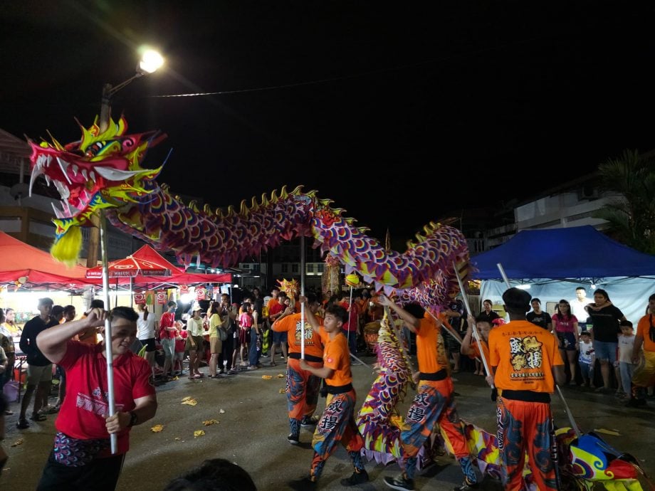 东：吉兰丹圣兴宫庆祝齐天大圣千秋宝诞，昨晚齐天大圣爷与众神出游，场面热闹！