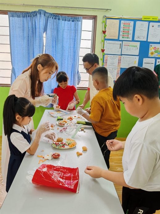 东：金马梳华小庆生暨中秋园游会 师生创意拼盘促进气氛